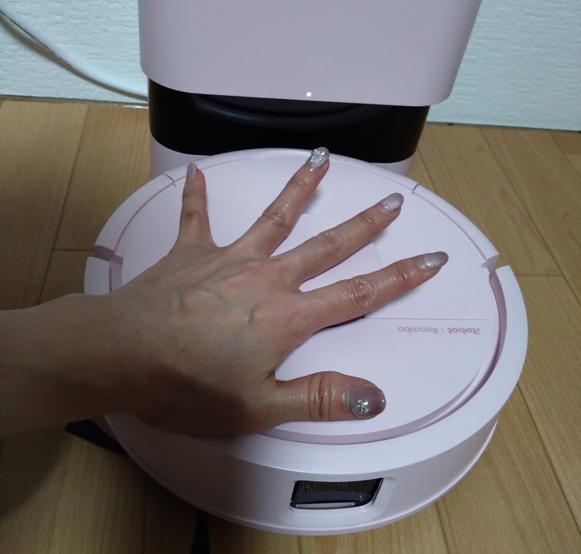 ルンバミニと私の手のひら比較